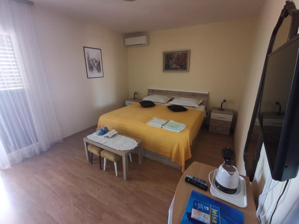 Guest House Jelsa Єлса Екстер'єр фото