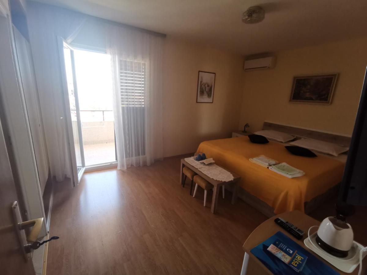 Guest House Jelsa Єлса Екстер'єр фото