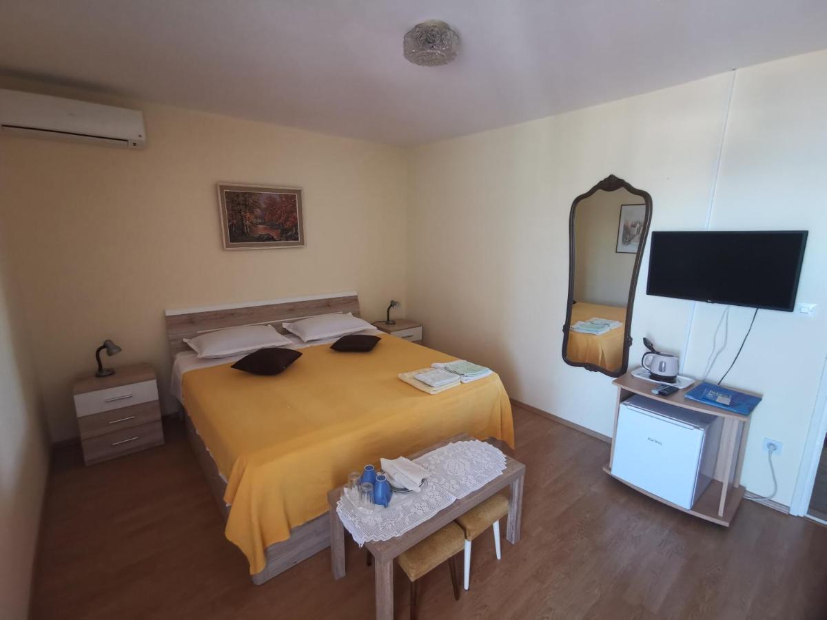 Guest House Jelsa Єлса Екстер'єр фото