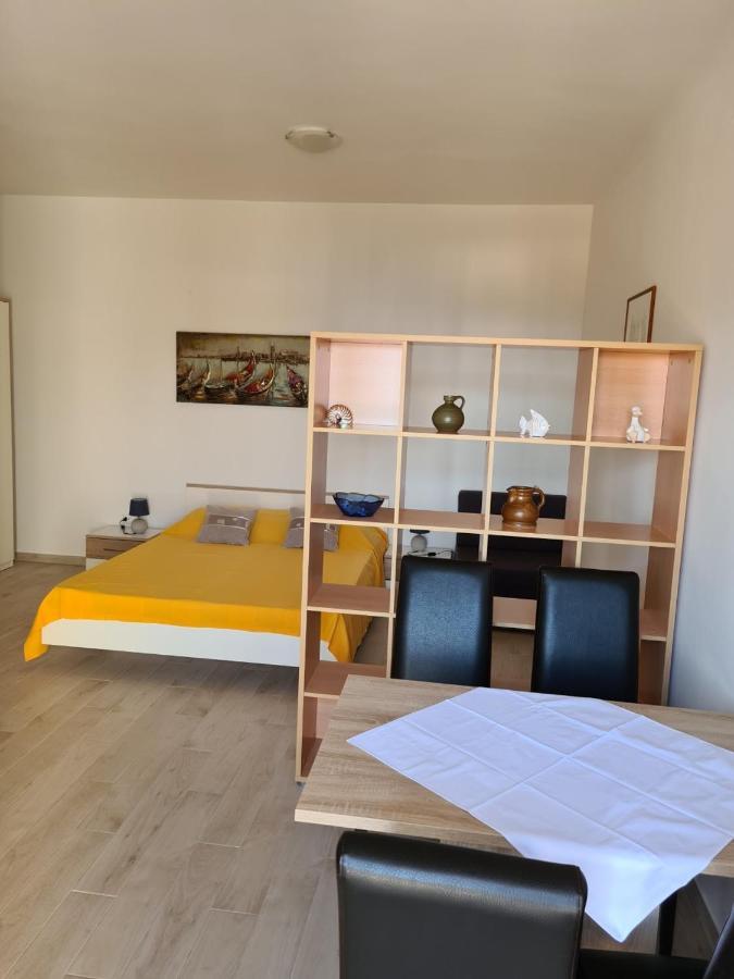 Guest House Jelsa Єлса Екстер'єр фото