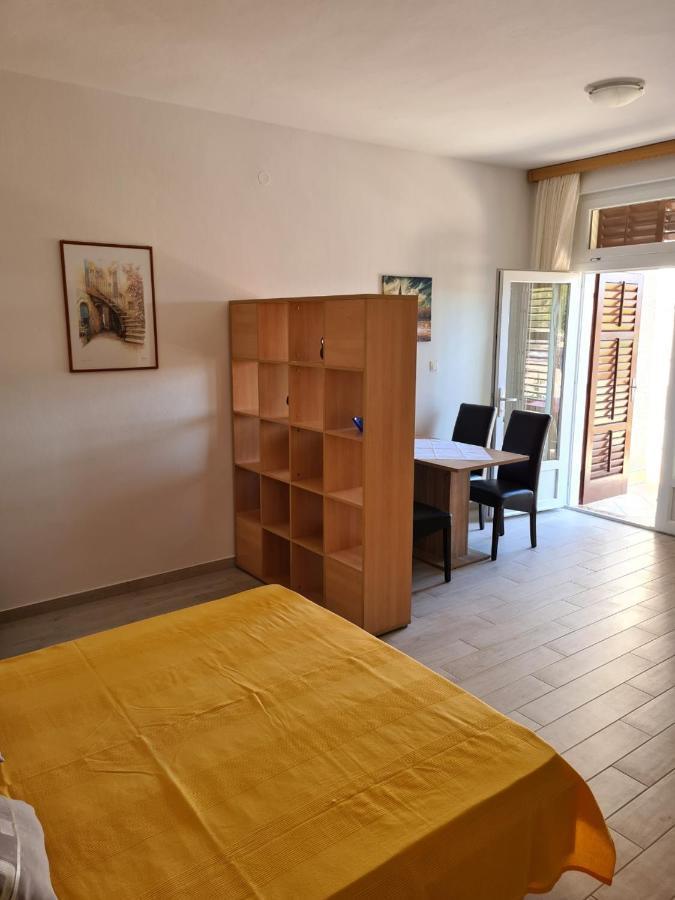 Guest House Jelsa Єлса Екстер'єр фото