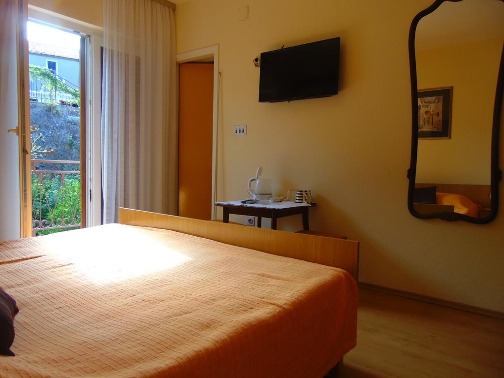 Guest House Jelsa Єлса Екстер'єр фото